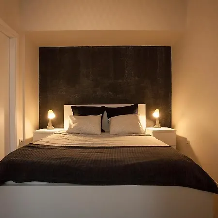Landmark Apartment *